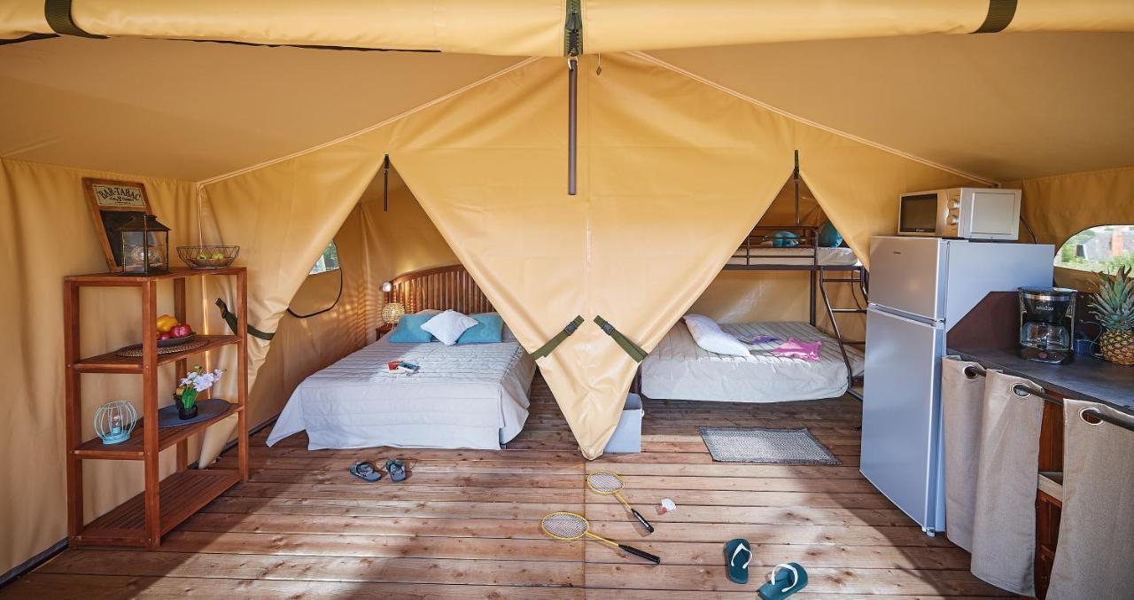 Camping Des Papillons Lalizolle 외부 사진