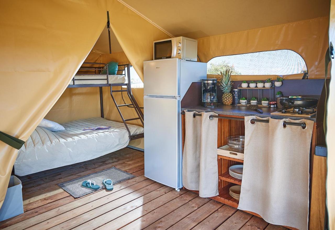 Camping Des Papillons Lalizolle 외부 사진