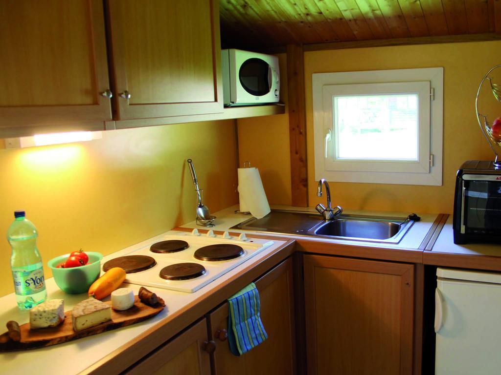 Camping Des Papillons Lalizolle 외부 사진