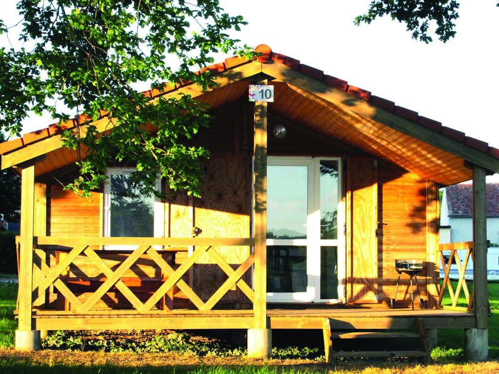 Camping Des Papillons Lalizolle 외부 사진