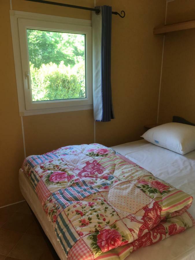 Camping Des Papillons Lalizolle 외부 사진