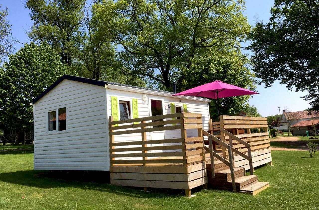 Camping Des Papillons Lalizolle 외부 사진